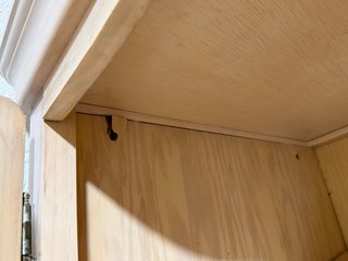 URGE VENTA Armario de dos puertas con cajón