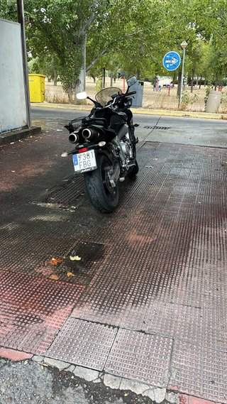 Yamaha FZ6 S2 Negra Con escape scproyet homologado