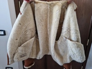 Montone in pelle con interno in pelliccia