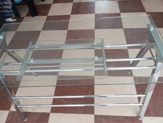 Mesa escritorio cristal y metal, con bandeja