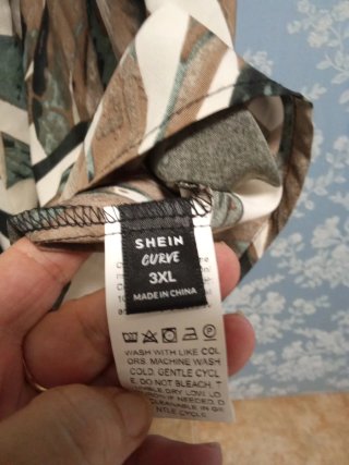 Vestido negro y estampado