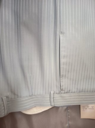 Traje de chaqueta beig tipo lebita novio calidad