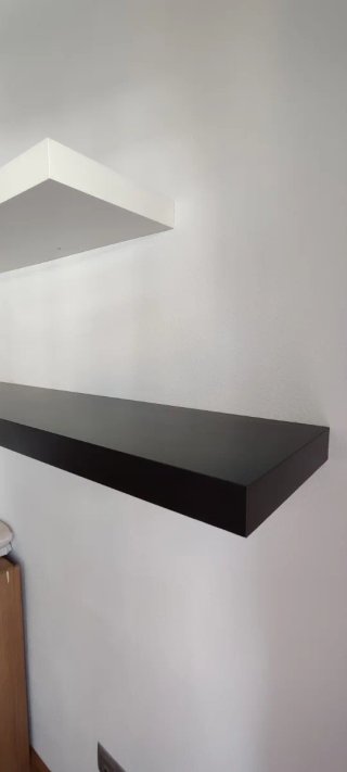 Estante pared LACK IKEA negro y blanco