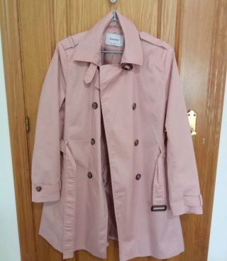 Gabardina Stradivarius Rosa