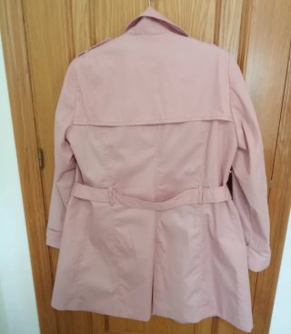 Gabardina Stradivarius Rosa