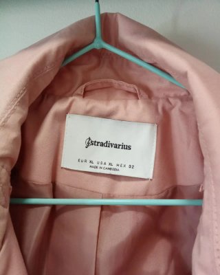 Gabardina Stradivarius Rosa
