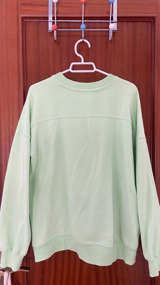 Sudadera verde con estampado