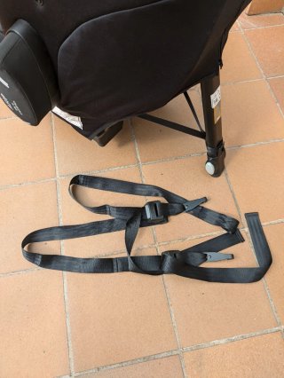 Silla coche Axkid Move negra a contramarcha