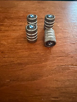 TAPONES DE VÁLVULA BMW (4U) NEGRO, GRIS Y PLATA