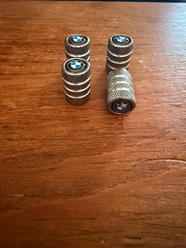 TAPONES DE VÁLVULA BMW (4U) NEGRO, GRIS Y PLATA