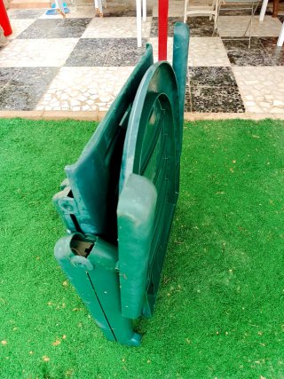 Tumbona de plástico verde