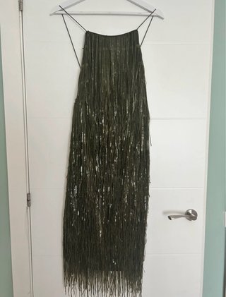 Vestido fiesta flecos verde oliva