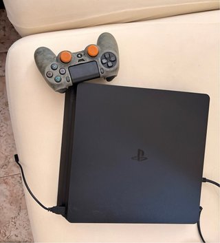 PS4 (PlayStation 4) Negra + Mando