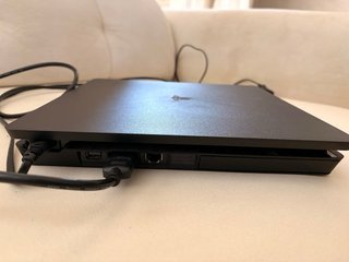 PS4 (PlayStation 4) Negra + Mando