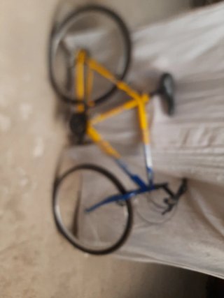 Bicicleta Amarilla y Azul