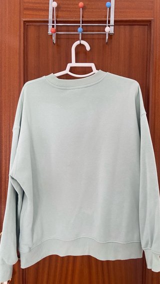 Sudadera verde cuello redondo