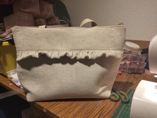 Bolso de mano beige hecho a mano