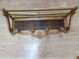 Colgador de madera decorado