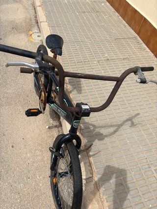 Bicicleta BMX Negra