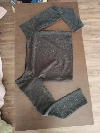 Camiseta negra con brillos