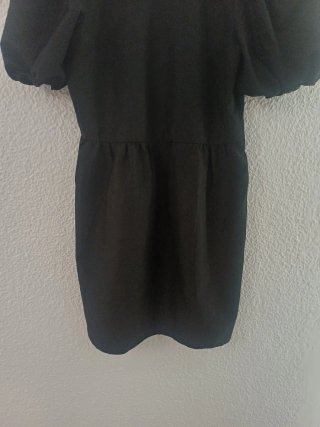 Vestido negro H&M manga abullonada