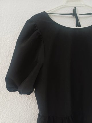 Vestido negro H&M manga abullonada
