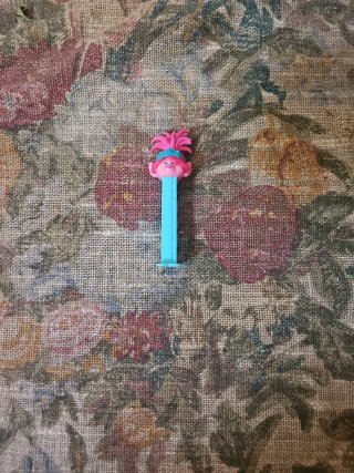 PEZ Poppy Trolls con cargador incluido