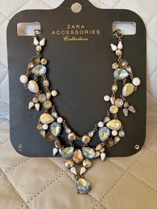 Collar con pedrería de Zara VER DESCRIPCIÓN