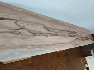 Consola de mármol veteado rosa