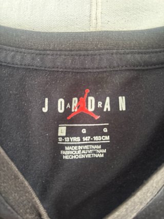 Camiseta Jordan Negra y Dorada