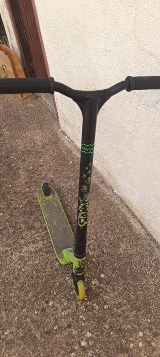 Patinete freestyle verde y negro