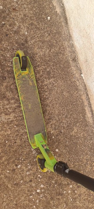 Patinete freestyle verde y negro