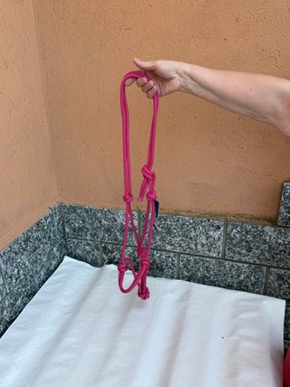 Capezza per cavalli fucsia in corda