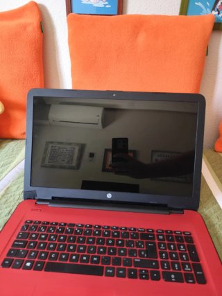 Ordenador portátil HP 15,6" con tapa a cambiar