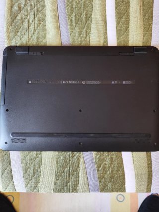 Ordenador portátil HP 15,6" con tapa a cambiar