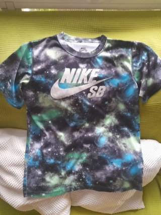 Camiseta Nike SB Galaxy 10-12 años