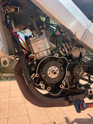 Aprilia RS circuito CON PAPELES