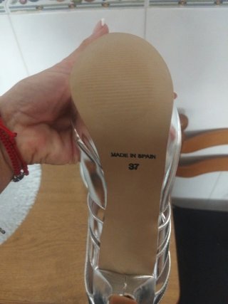 Zapatos de tacón plateados peep toe