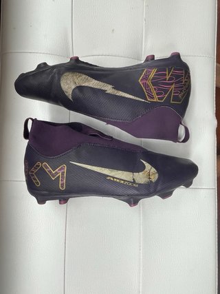 Botas de Fútbol Nike Morado y dorado