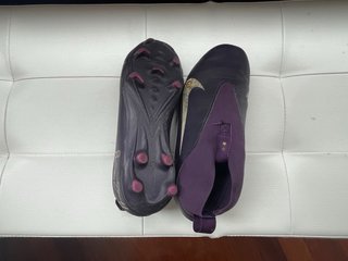 Botas de Fútbol Nike Morado y dorado