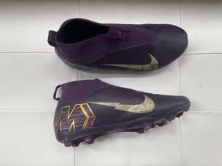 Botas de Fútbol Nike Morado y dorado