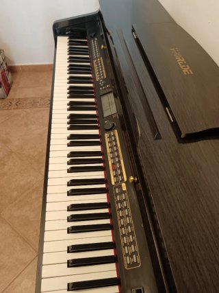 Piano digital con mueble