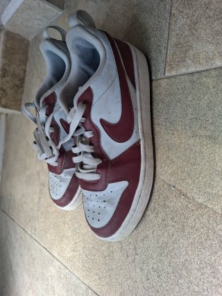 Nike Blancas y Rojas