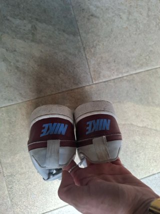 Nike Blancas y Rojas