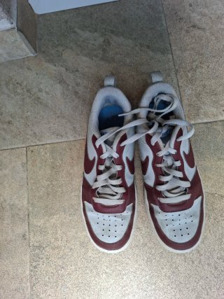 Nike Blancas y Rojas