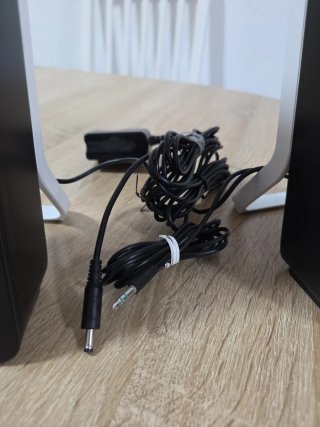 Altavoces Logitech Negros y Blancos