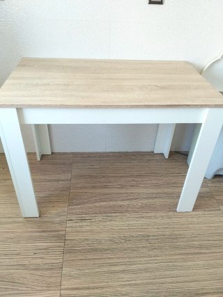 Mesa comedor madera clara y blanca
