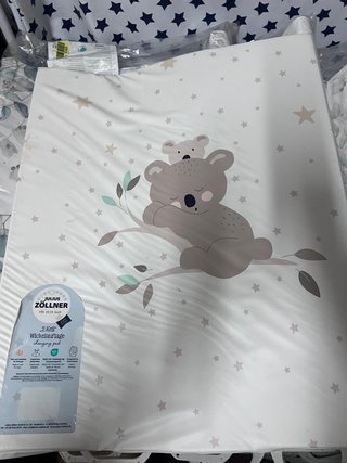 Cambiador de bebé con diseño de koalas