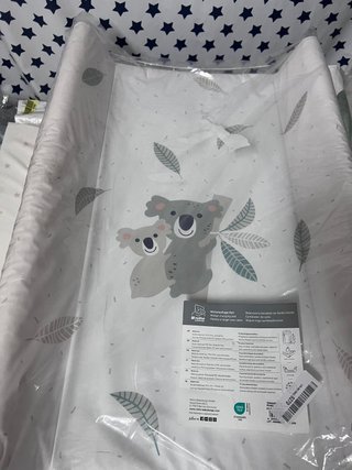 Cambiador de bebé con diseño de koalas