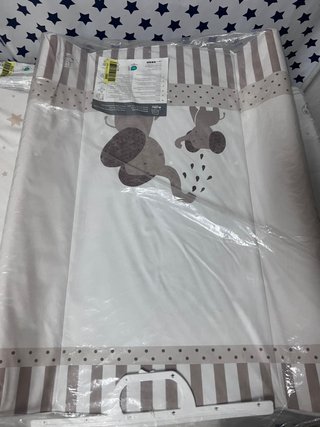 Cambiador de bebé con diseño de koalas